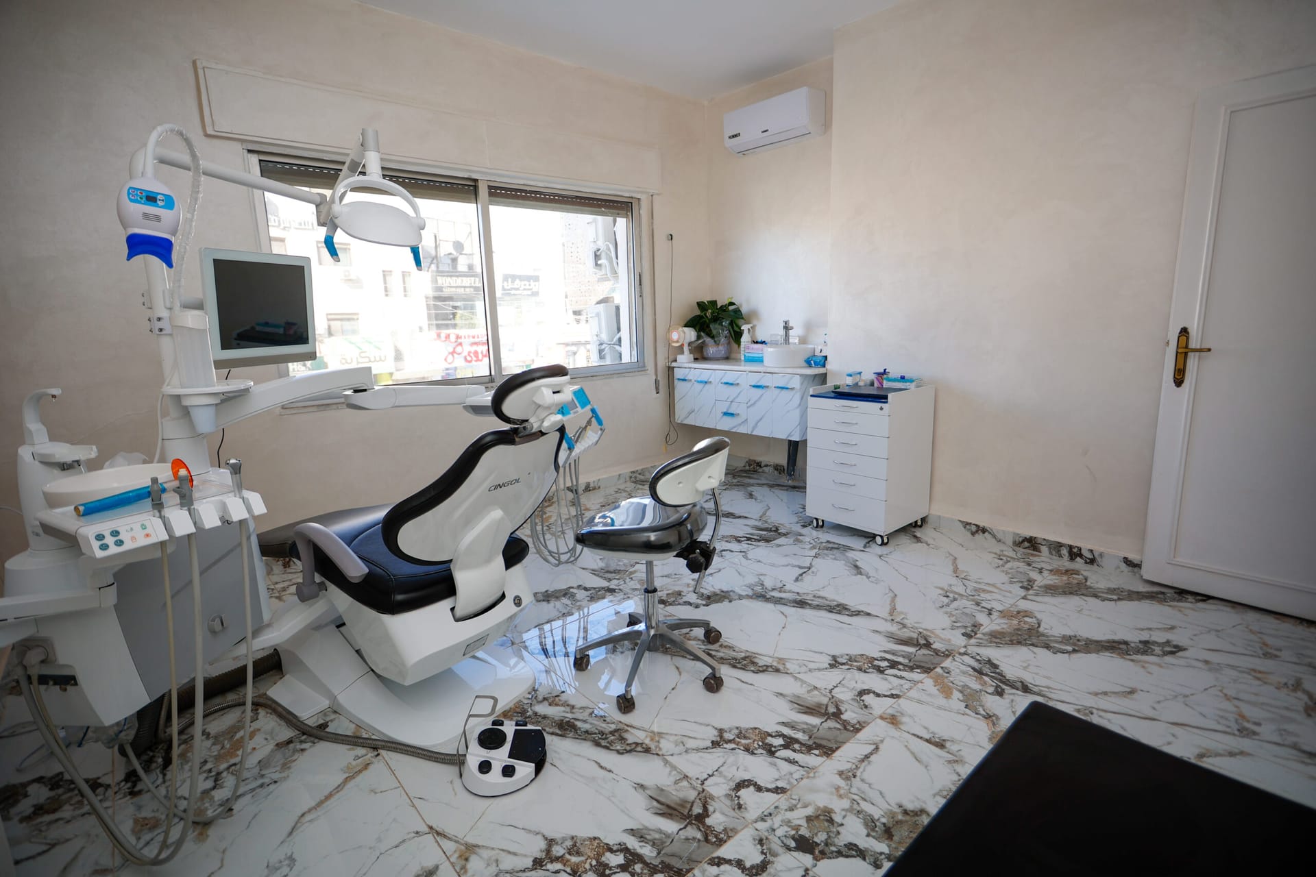 Discover the best cosmetic dentistry in Amman, including smile makeovers, dental implants, crowns, veneers, root canal treatments, teeth whitening, gum care, and more. Trusted care by American Board-certified Dr. Rana Nassar.